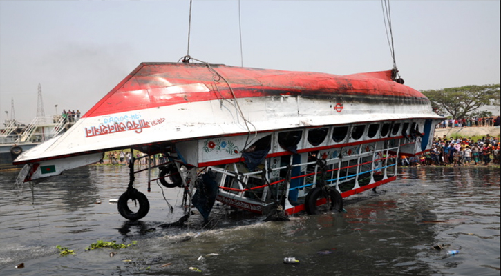 নৌযানের সঠিক পরিসংখ্যান নেই, কিন্তু দৌরাত্ম্য আছে